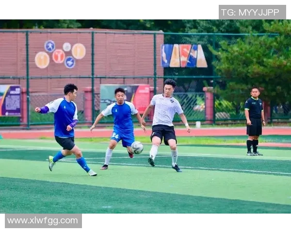 冬季足球赛场争锋 球星激战演绎寒冬热情与荣耀