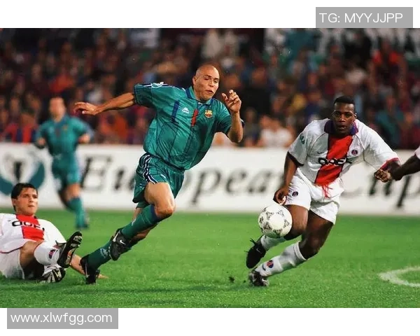 十位全球最具影响力的足球球星排名与成就解析