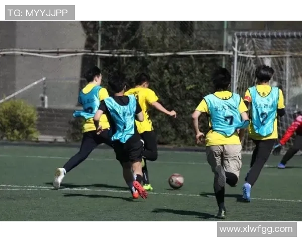 球星足球与街头篮球的跨界碰撞 引领全新运动潮流风尚