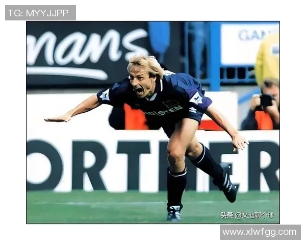 足球明星闪耀赛场风采，球场英姿尽显传奇实力与激情